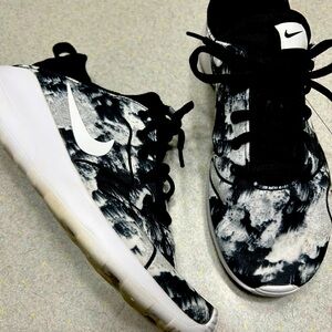 Ladies size 10 Nike sneakers